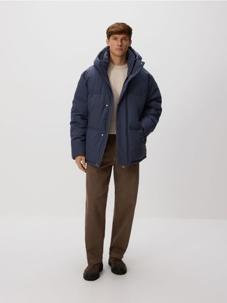 Pikowana kurtka z kapturem - granatowy. Niebieskie kurtki męskie Reserved, l, bez wzorów, z tkaniny, z kapturem. Za 329.99 zł.