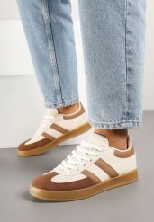 Beżowo-Białe Sneakersy Typu Kultowe Tenisówki z Ozdobnymi Przeszyciami Selfia. Brązowe trampki i tenisówki damskie Born2be, bez wzorów, z jeansu. Za 84.99 zł.