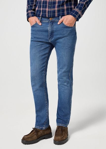 WRANGLER MĘSKIE SPODNIE LARSTON RIDGE WASH 112356821 W18S008804. Spodnie materiałowe męskie Wrangler, bez wzorów, z jeansu. Za 219.99 zł.