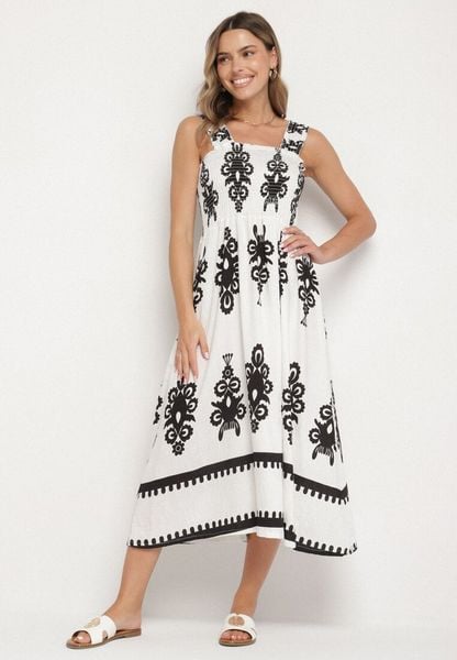 Biała Wiskozowa Sukienka o Rozkloszowanym Kroju w Ornamentny Wzór Adoxie. Białe sukienki damskie Born2be, na co dzień, na lato, l, bez wzorów, z wiskozy, klasyczne, bez kołnierzyka, bez ramiączek, proste. Za 69.99 zł.