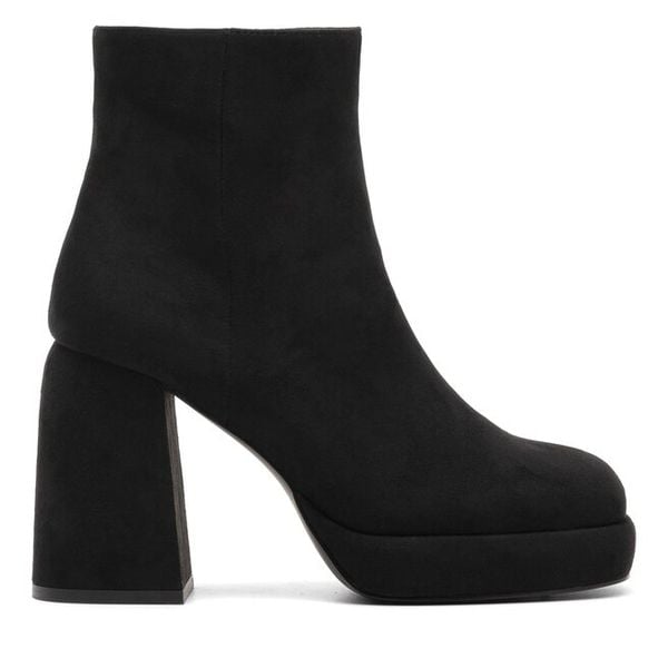 Botki Jenny Fairy. Czarne botki damskie Jenny Fairy, bez obcasa, na słupku, bez zapięcia. Za 107.99 zł.
