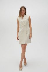 Elegancka sukienka beżowa. Brązowe sukienki damskie MOODO, l, bez wzorów, z elastanu, eleganckie, bez kołnierzyka, bez ramiączek. Za 199.99 zł.