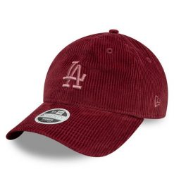 Czapka z daszkiem New Era. Czerwone czapki z daszkiem damskie New Era, bez wzorów. Za 99.99 zł.