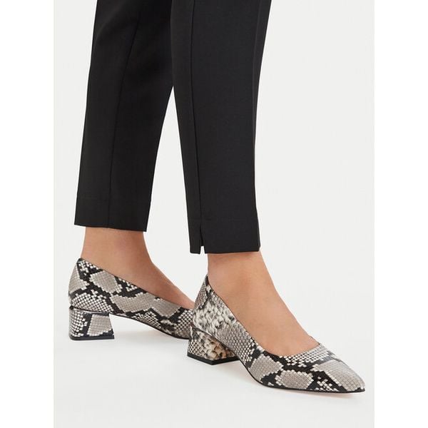 Czółenka Lasocki. Szare czółenka damskie Lasocki, bez wzorów, bez obcasa. Za 229.99 zł.