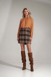 Trapezowa Mini Spódnica- w kratę. Brązowe spódniczki damskie Figl, l, bez wzorów, z materiału, mini, trapezowe. Za 219.00 zł.