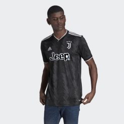 Koszulka do piłki nożnej męska Adidas Juventus 22/23 Away Jersey. Białe t-shirty sportowe męskie Adidas, m, z dzianiny, bez ramiączek, do piłki nożnej. Za 347.45 zł.
