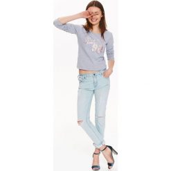 BLUZA DAMSKA NIEROZPINANA Z NADRUKIEM. Szare bluzy bez kaptura damskie TROLL, s, z dresówki. W wyprzedaży za 29.99 zł.