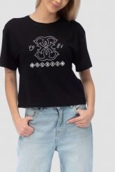 GUESS Czarny damski t-shirt na krótki rękaw z wyszywanym logo Gabi, Rozmiar M. Czarne t-shirty damskie Guess, m, z aplikacjami, bez kołnierzyka. W wyprzedaży za 79.99 zł.