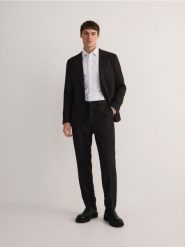 Wzorzysta koszula regular fit - biały. Białe koszule męskie Reserved, l, bez wzorów, z bawełny, bez kołnierzyka, bez ramiączek. W wyprzedaży za 39.99 zł.