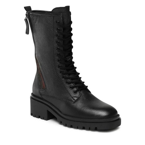 Kozaki Lasocki. Czarne kozaki damskie Lasocki, bez obcasa, na płaskiej podeszwie. Za 329.99 zł.