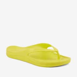 Damskie klapki Coqui Naitiri. Żółte klapki damskie Coqui, bez wzorów, bez obcasa. Za 113.99 zł.