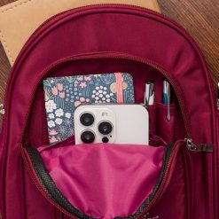 Plecak plecaczek damski mały lekki dwukomorowy wodoodporny elegancki bordowy Beltimore R37. Czerwone plecaki damskie bez wzorów, eleganckie. Za 59.90 zł.