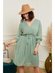 Curvy Lady Sukienka w kolorze jasnozielonym rozmiar: 40/42. Zielone sukienki damskie Curvy Lady, na co dzień, bez wzorów, z tkaniny, klasyczne, bez kołnierzyka, bez ramiączek, mini, proste. Za 109.52 zł.