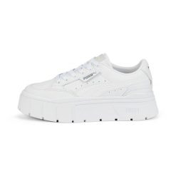 Buty do chodzenia damskie Puma MAYZE STACK LTHR. Białe buty sportowe na co dzień damskie Puma, bez wzorów, trekkingowe. W wyprzedaży za 259.00 zł.