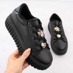 Półbuty sportowe damskie na platformie czarne NEWS 4756. Czarne półbuty damskie NEWS, bez wzorów, ze skóry ekologicznej, sportowe, bez obcasa, na platformie. Za 159.99 zł.