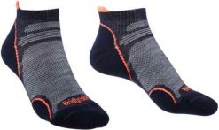 BRIDGEDALE Skarpety damskie ULTRALIGHT T2 MERINO PERFORMANCE LOW navy candy-S. Niebieskie skarpetki damskie Bridgedale, bez wzorów, z elastanu. Za 68.15 zł.