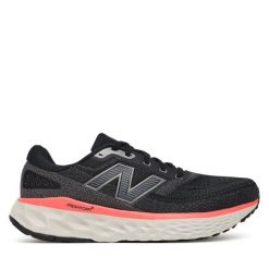 Buty do biegania New Balance. Czarne obuwie do biegania damskie New Balance. Za 399.99 zł.