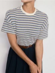 Strukturalny t-shirt z bawełną - wielobarwny. T-shirty damskie Reserved, l, bez wzorów, z bawełny, bez kołnierzyka. W wyprzedaży za 49.99 zł.