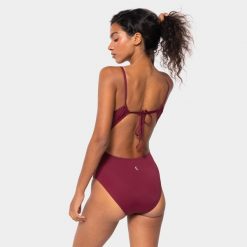 Jednoczęściowy strój kąpielowy z wiązaniem Carpatree czerwony. Czerwone stroje jednoczęściowe damskie Carpatree, m, bez wzorów. Za 179.99 zł.