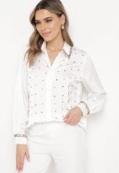 Biała Koszula z Ozdobnym Kołnierzykiem z Ćwiekami i Cyrkoniami Aiatla. Białe koszule damskie Born2be, m, bez wzorów, eleganckie, bez kołnierzyka, bez ramiączek. Za 79.99 zł.