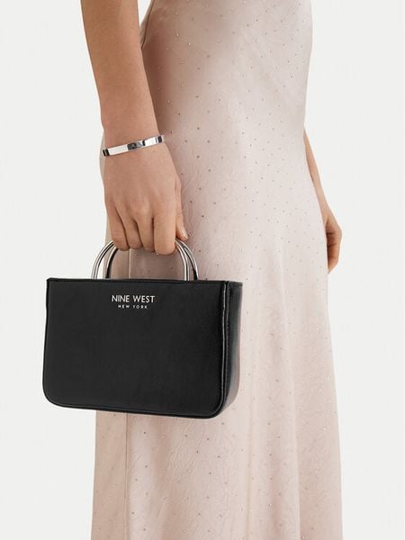 Nine West Torebka CEO-Astor Vibe-KY323-1 Czarny. Czarne torebki klasyczne damskie Nine West, bez wzorów, z materiału, bez dodatków. Za 126.99 zł.