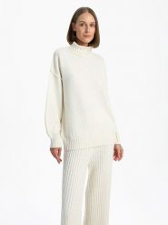 BGN Sweter w kolorze kremowym rozmiar: 38. Brązowe golfy damskie BGN, bez wzorów, ze splotem, bez ramiączek. Za 119.12 zł.