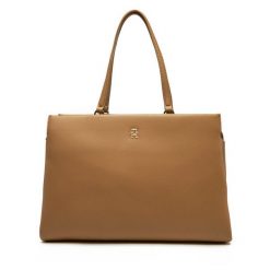 Torebka Tommy Hilfiger. Brązowe torebki klasyczne damskie Tommy Hilfiger, bez wzorów, bez dodatków. Za 469.99 zł.