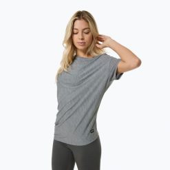 Koszulka do jogi damska super.natural Yoga Loose Tee. Szare bluzki sportowe damskie Super.natural, l, bez wzorów, z materiału, bez ramiączek. Za 319.99 zł.