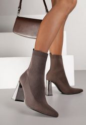 Brązowe Botki Vices na Obcasie z Elastyczną Cholewką Falienne. Brązowe botki damskie Born2be, eleganckie, bez obcasa, na obcasie, bez zapięcia. Za 139.99 zł.