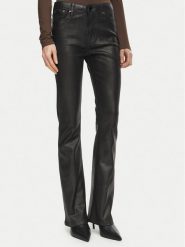 Guess Spodnie z imitacji skóry W6BA0L D2083 Czarny Bootcut Fit. Czarne spodnie materiałowe damskie Guess, z aplikacjami, z bawełny. Za 614.99 zł.