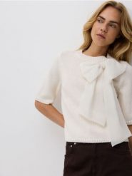 Sweter z wełną - kremowy. Białe swetry klasyczne damskie Reserved, l, z dzianiny, bez kołnierzyka. Za 139.99 zł.