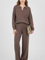 Gładki sweter z kołnierzem - beżowy. Brązowe swetry klasyczne damskie Sinsay, l, bez kołnierzyka. Za 49.99 zł.