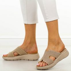 Beżowe klapki damskie Vinceza 97300. Brązowe klapki damskie VINCEZA, bez wzorów, z tkaniny, bez obcasa. Za 139.00 zł.
