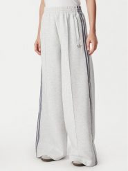 Adidas Spodnie dresowe Spacer HY8044 Szary jasny Wide Leg. Szare spodnie dresowe damskie Adidas, s, bez wzorów, z dresówki. Za 222.99 zł.