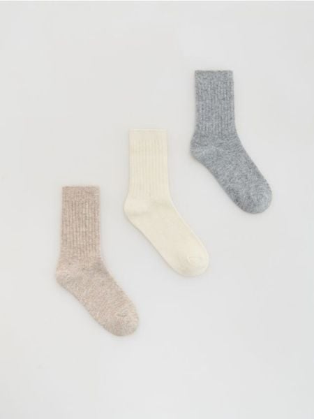 Skarpetki 3 pack - beżowy. Brązowe skarpetki damskie Reserved, bez wzorów. Za 59.99 zł.