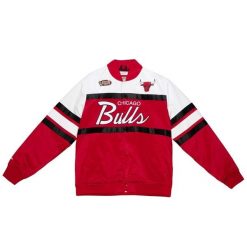 Bluza dresowa zapinana na guziki Chicago Bulls. Czerwone bluzy bez kaptura męskie Mitchell & Ness, s, z dresówki. Za 564.50 zł.