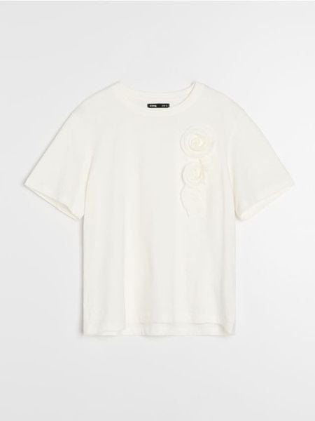 Bawełniana koszulka z aplikacjami 3D - kremowy. Białe t-shirty damskie Sinsay, l, z aplikacjami, z bawełny, bez kołnierzyka. Za 19.99 zł.
