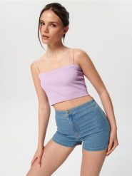 Szorty jeansowe high waist - niebieski. Niebieskie szorty damskie Sinsay, bez wzorów, z bawełny, z podwyższonym stanem. W wyprzedaży za 19.99 zł.