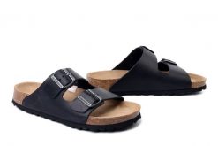 DR. BRINKMANN 600176-01 schwarz, klapki damskie. Czarne klapki damskie Dr. Brinkmann, bez wzorów, ze skóry, bez obcasa. Za 229.42 zł.