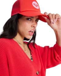 Czapka Trucker dla Kobiety BRIGHTER DAY Czerwony. Czerwone czapki z daszkiem damskie Roxy, bez wzorów, z poliesteru. Za 119.99 zł.