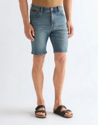 MĘSKIE SZORTY WRANGLER TEXAS SHORTS MIDNIGHT HAZE 112378433. Szorty męskie Wrangler, z jeansu, bez kołnierzyka. Za 189.99 zł.