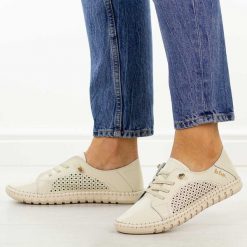 Beżowe ażurowe skórzane półbuty damskie Lee Cooper 4252. Brązowe półbuty damskie Lee Cooper, w ażurowe wzory, z jeansu, casualowe, z okrągłym noskiem, bez obcasa, na płaskiej podeszwie. Za 219.00 zł.