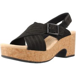 Sandały CLARKS NERISA WEST Czarny. Czarne obuwie trekkingowe damskie Clarks, bez wzorów, ze skóry, bez obcasa. Za 194.99 zł.