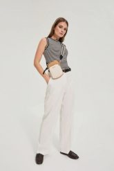 Mała torebka beżowa. Brązowe torebki klasyczne damskie MOODO, bez wzorów, małe, bez dodatków. Za 79.99 zł.