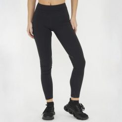 Legginsy fitness damskie neso czarne. Czarne legginsy damskie Legea, bez wzorów, z elastanu. W wyprzedaży za 104.00 zł.