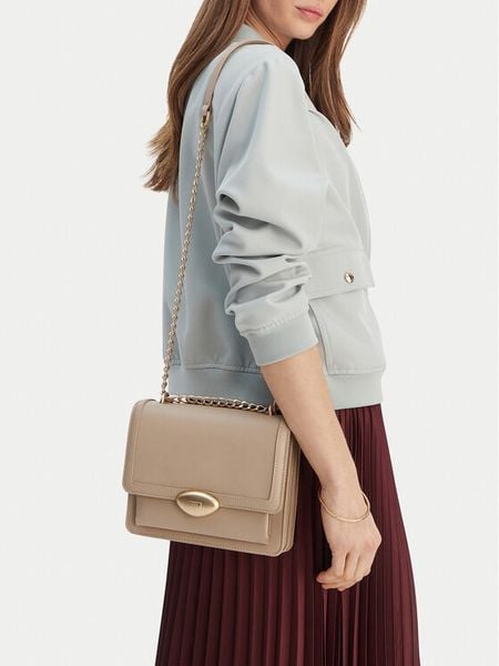 GINO ROSSI Torebka EO-KY129 Beżowy. Brązowe torebki klasyczne damskie Gino Rossi, bez wzorów, z materiału, wizytowe, bez kołnierzyka, bez ramiączek. Za 299.99 zł.