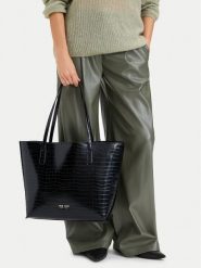 Nine West Torebka CEO-GENTLE GLAM-LDA9920 Czarny. Czarne torebki klasyczne damskie Nine West, bez wzorów, ze skóry, bez dodatków. Za 279.99 zł.