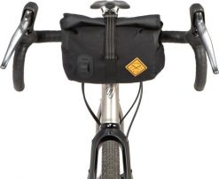 Torba rowerowa Rolltop Canister Bag RESTRAP. Czarne torebki klasyczne damskie RESTRAP, bez wzorów, z materiału, bez dodatków. Za 553.60 zł.