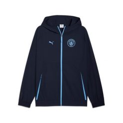 Kurtka dresowa Manchester City Woven 2025/26. Niebieskie kurtki treningowe męskie Puma, bez wzorów, z dresówki, do piłki nożnej. Za 387.50 zł.