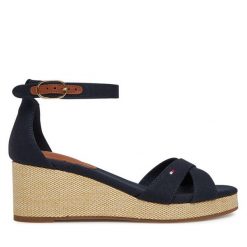 Sandały Tommy Hilfiger. Niebieskie sandały damskie Tommy Hilfiger, bez wzorów, bez obcasa, na koturnie. Za 269.99 zł.